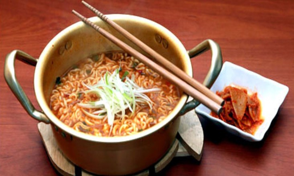 4 Makanan Korea Yang Sering Terlihat di Film Drama Korea